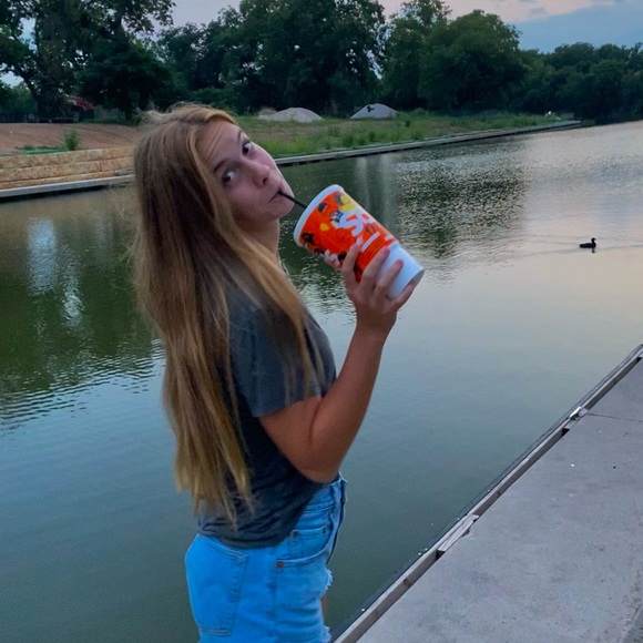 Meet your Posher, Ema - Picture 2 of 2